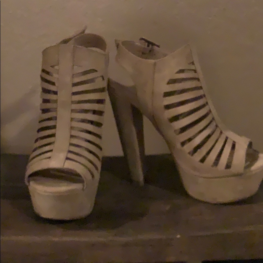 Heels - Picture 2 of 5